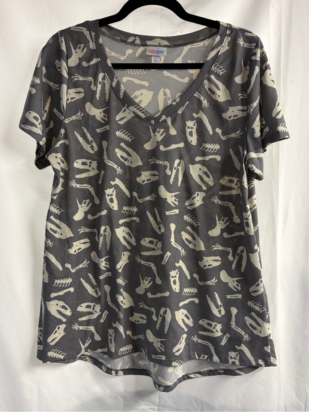Women’s LuLaRoe V-Neck Tee with Dinosaur Skull Print size large